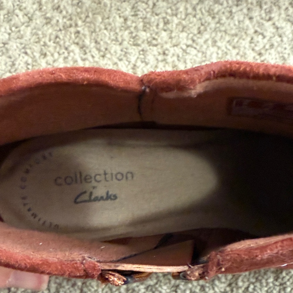 Clarks Rich Brown Ankle Booties - Picture 4 of 6